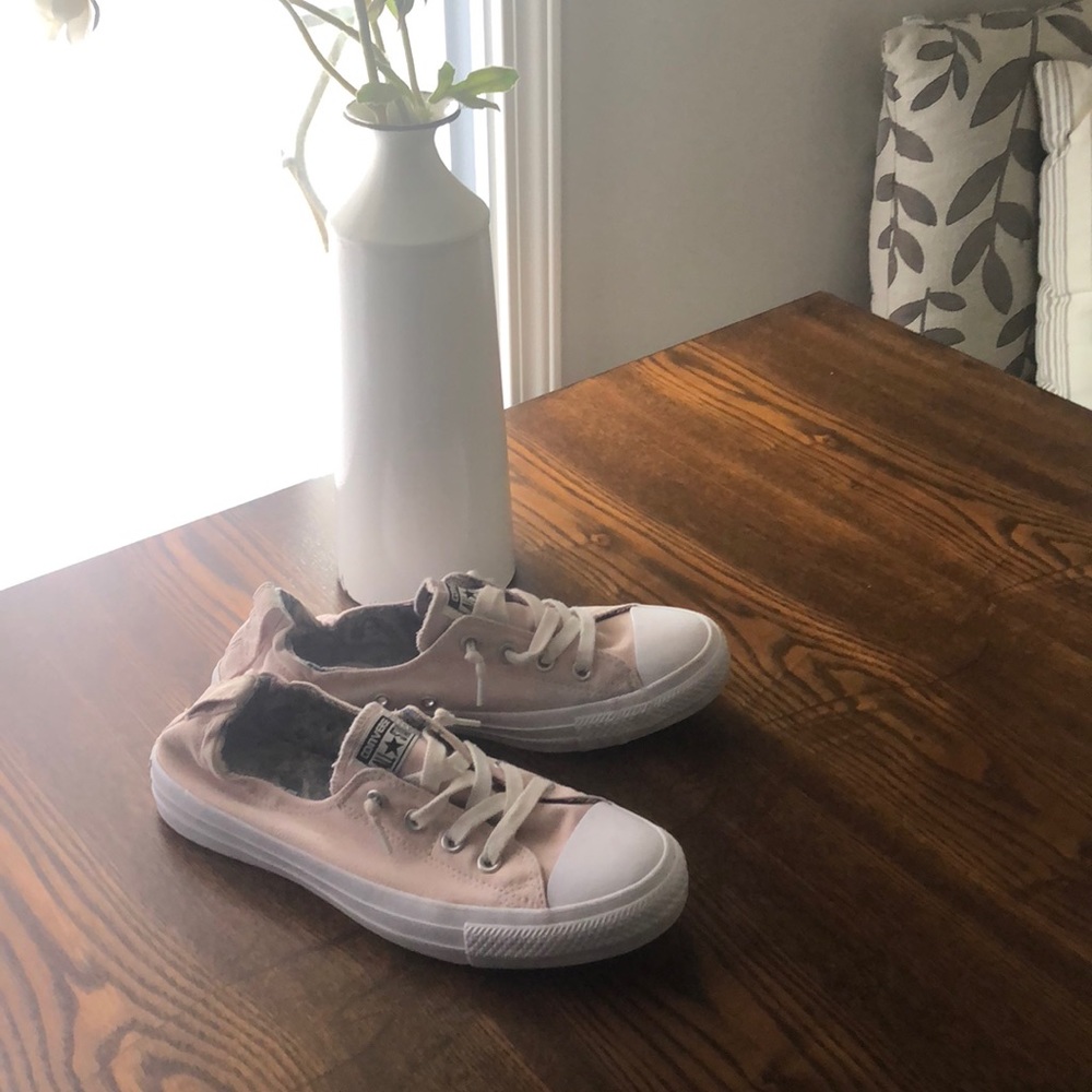 Women’s pink rose/white shoreline converse size 10